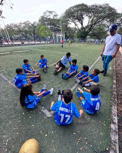 Entrenamiento grupal de la categoría Benjamín en Chuter FC